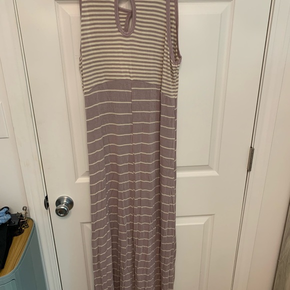 Exist striped key hole maxi dress. Size medium - Picture 5 of 10